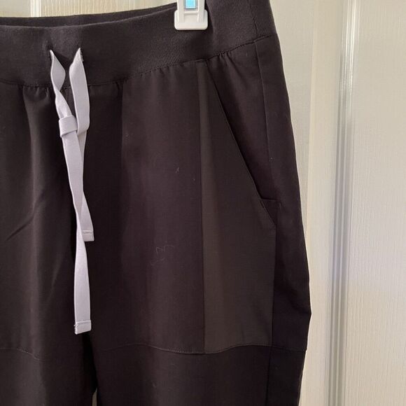 Figs Women's Manari Slim-Leg Cargo Scrub Pants Technical Black Size XS NWT - Picture 6 of 16